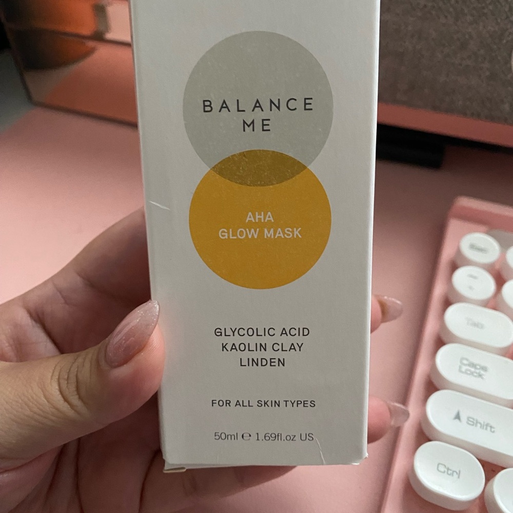 AHA Glow Mask - White and Yellow